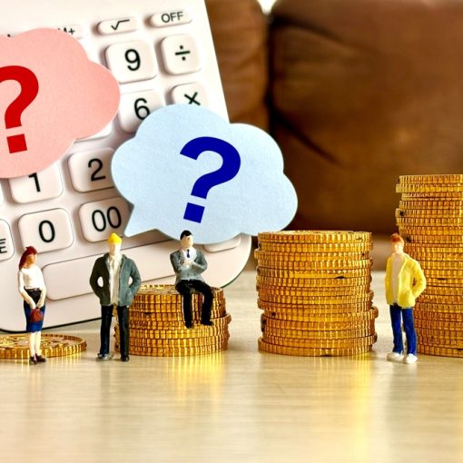 This picture shows a collection of human figures thinking about investment questions, money and value worries