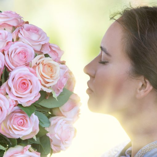 This is a pic of woman holding roses