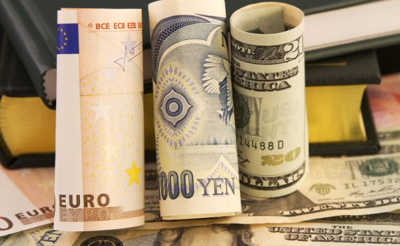 Euro, Yen Gain As Dollar Weakens